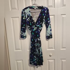 Diane Von Furstenberg 100% Silk Jersey Wrap Dress Excellent condition size 6